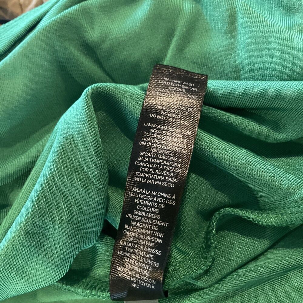 Travelers Chicos Womens Pullover Tunic Top Size 1 US  8/10 Green Slinky V Neck - Picture 9 of 12